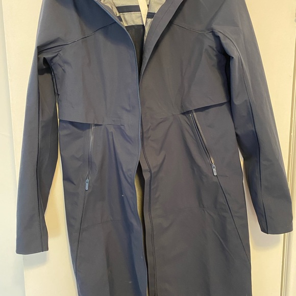 Lululemon navy blue rain coat New without tags - Picture 3 of 8